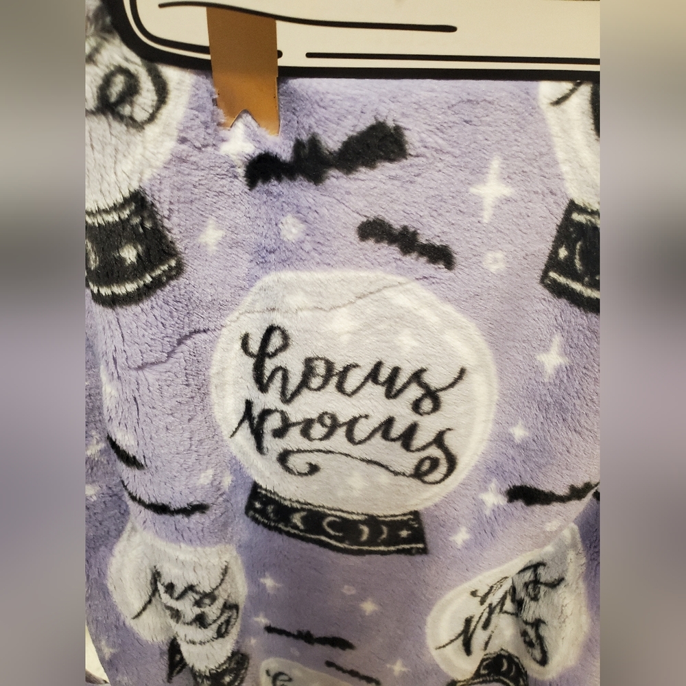 Viral Halloween! Hocus Pocus Throw Blanket-NWT